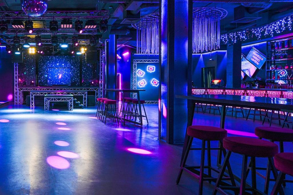 3000 рублей счастливому столику | Москва | пр-т Дунайский, 21