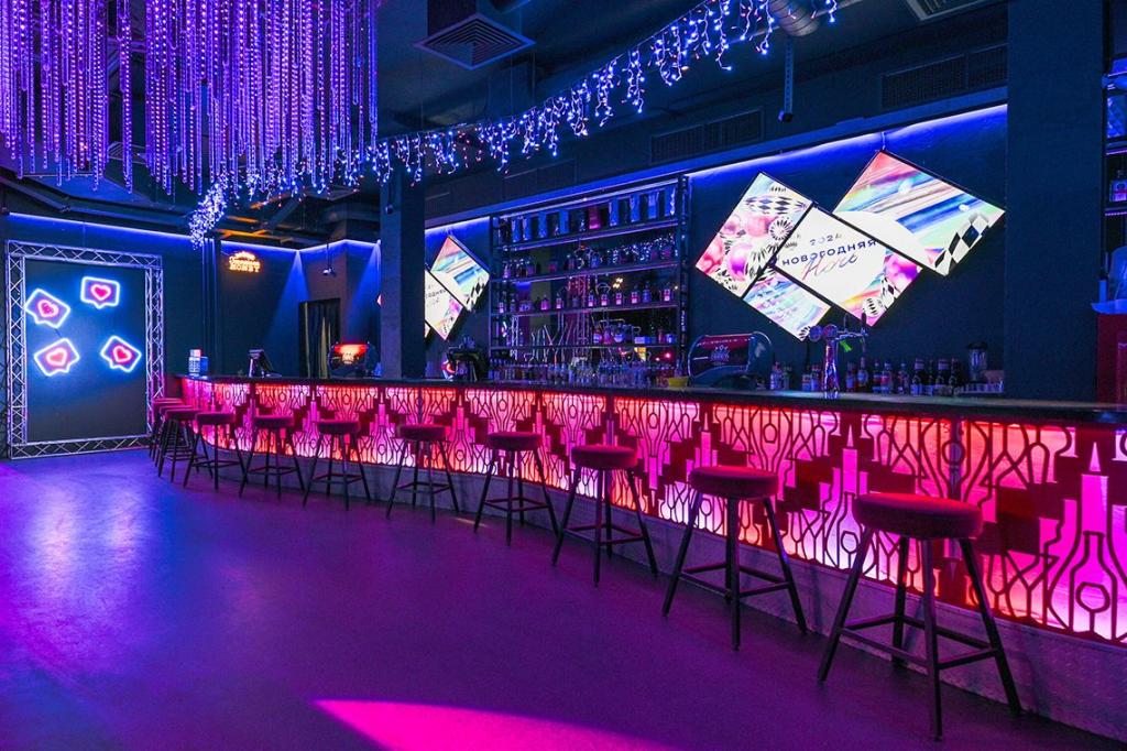 3000 рублей счастливому столику | Москва | пр-т Дунайский, 21