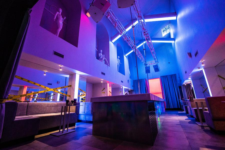 Бесплатный вход и подарок на выбор | Zависть Podium | пр-т Невский, 80