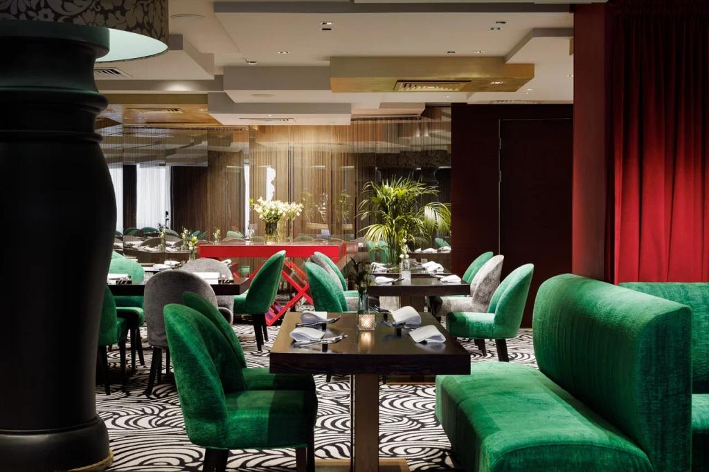 Десерт дня и бокал игристого | Onde | ул. Большая Морская, 54