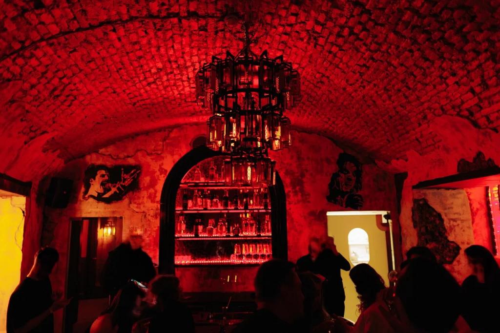 Живая музыка и диджей-сет