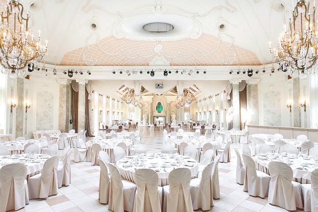 Ресторан орловский дворик набережные челны. Дворец купидона набережные челны ресторан. Ресторан орловский дворик набережные челны. Орловская усадьба набережные челны. Орловский дворец набережные челны зал милли.