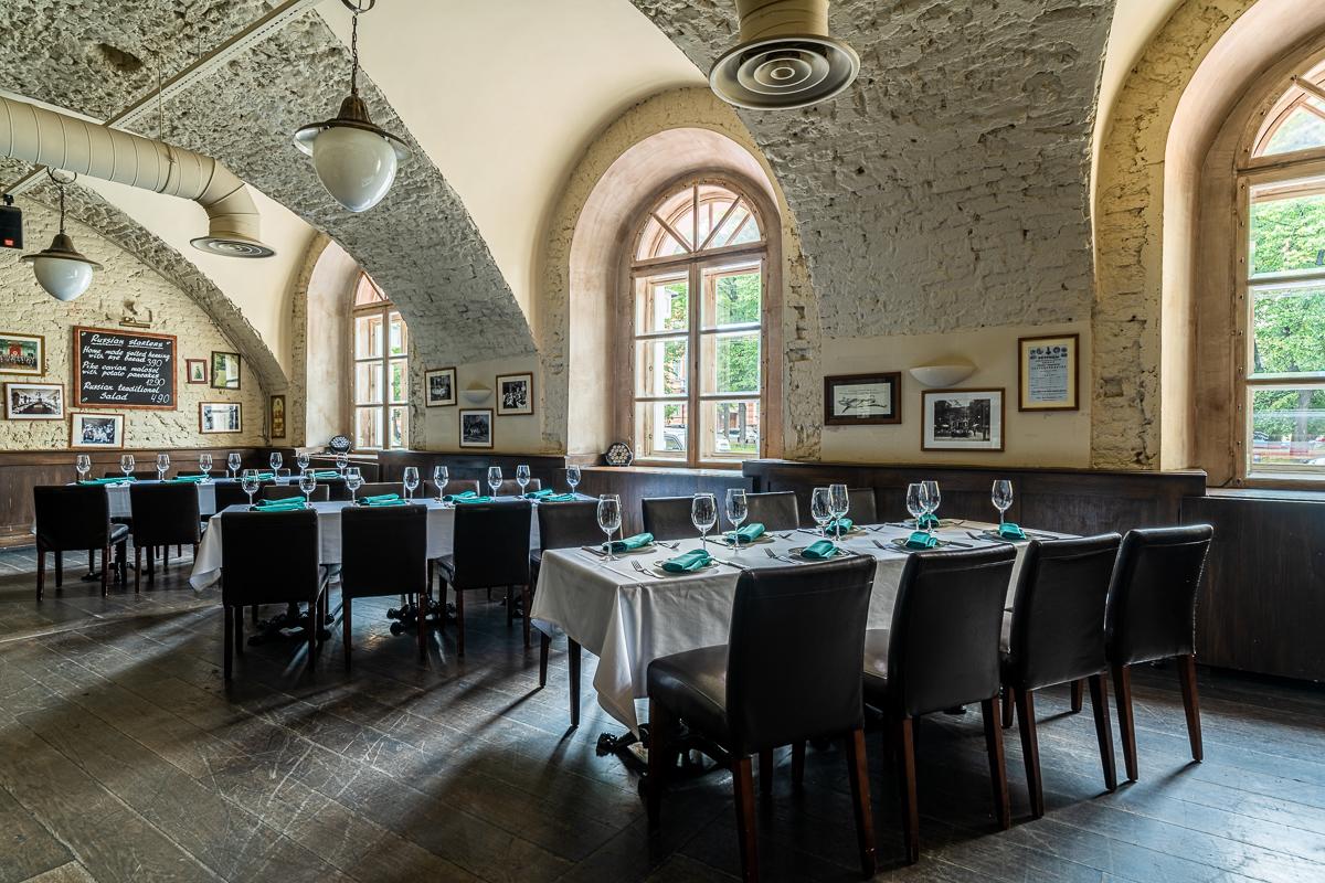 Новогодний детский спектакль и ёлка «Алиса в стране чудес» | Stroganoff Steak House | б-р Конногвардейский, 4