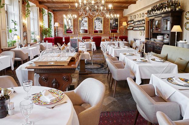 Буфет с итальянскими сырами