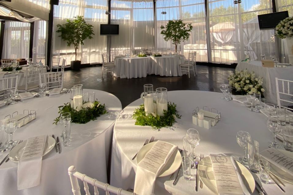 Яркое шоу, шведский стол, призы и подарки | Бали | ул. Савушкина, 98