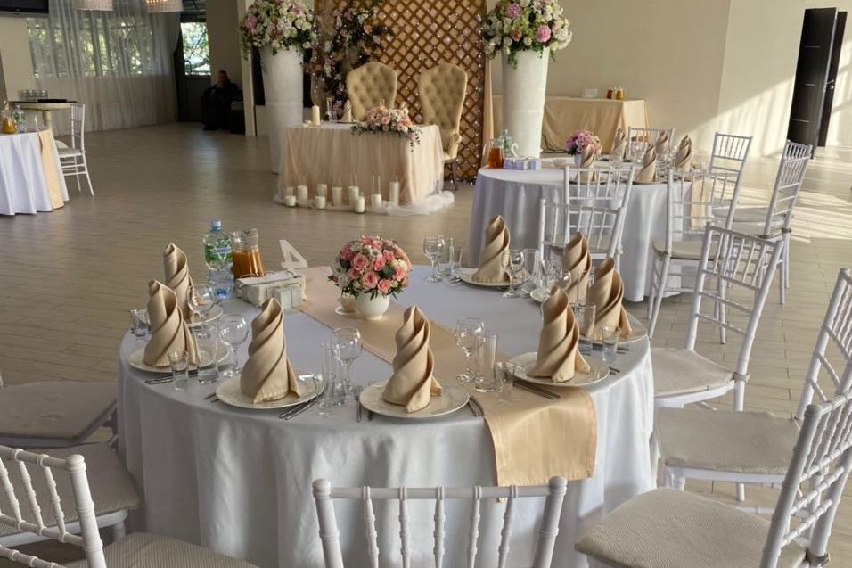 Яркое шоу, шведский стол, призы и подарки | Бали | ул. Савушкина, 98