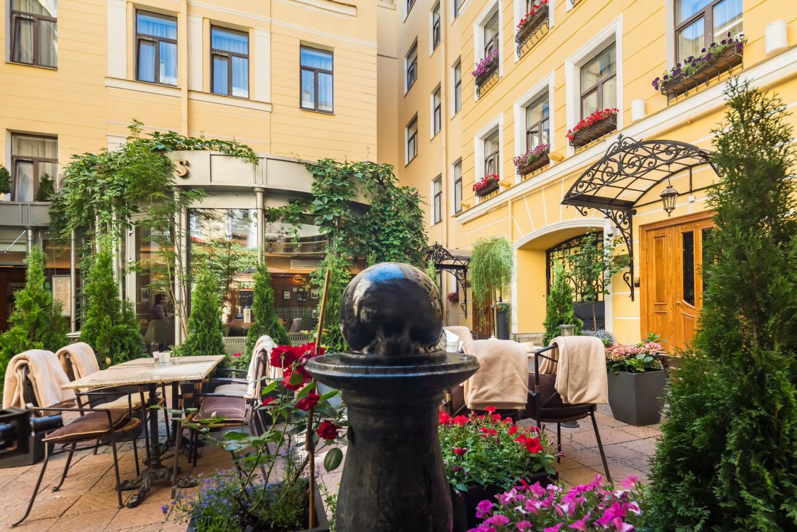 Европейский дворик | Cafe Claret | ул. Марата, 11