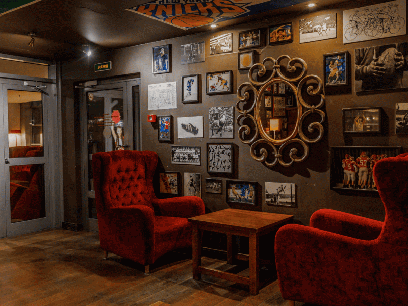 Интерьер бар Sport's Bar 84