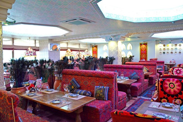 Интерьер ресторан Чайхана Павлин-мавлин