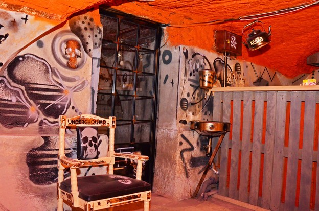 Интерьер кафе Underground Kebab Store
