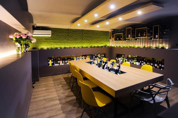 Дегустация в компании винодела