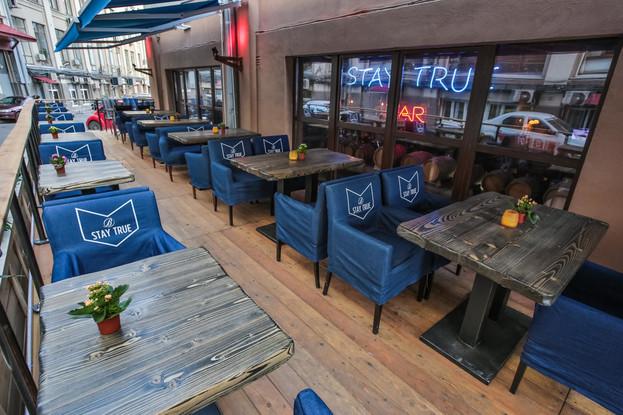 Пиво за полцены и безлимит на микс-дринки