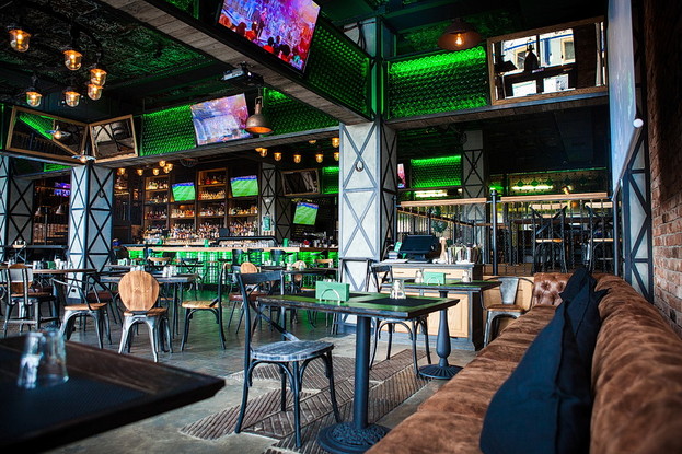 Интерьер паб Blacksmith Irish Pub