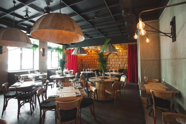 Интерьер стейк-хаус Meat Puppets Bar