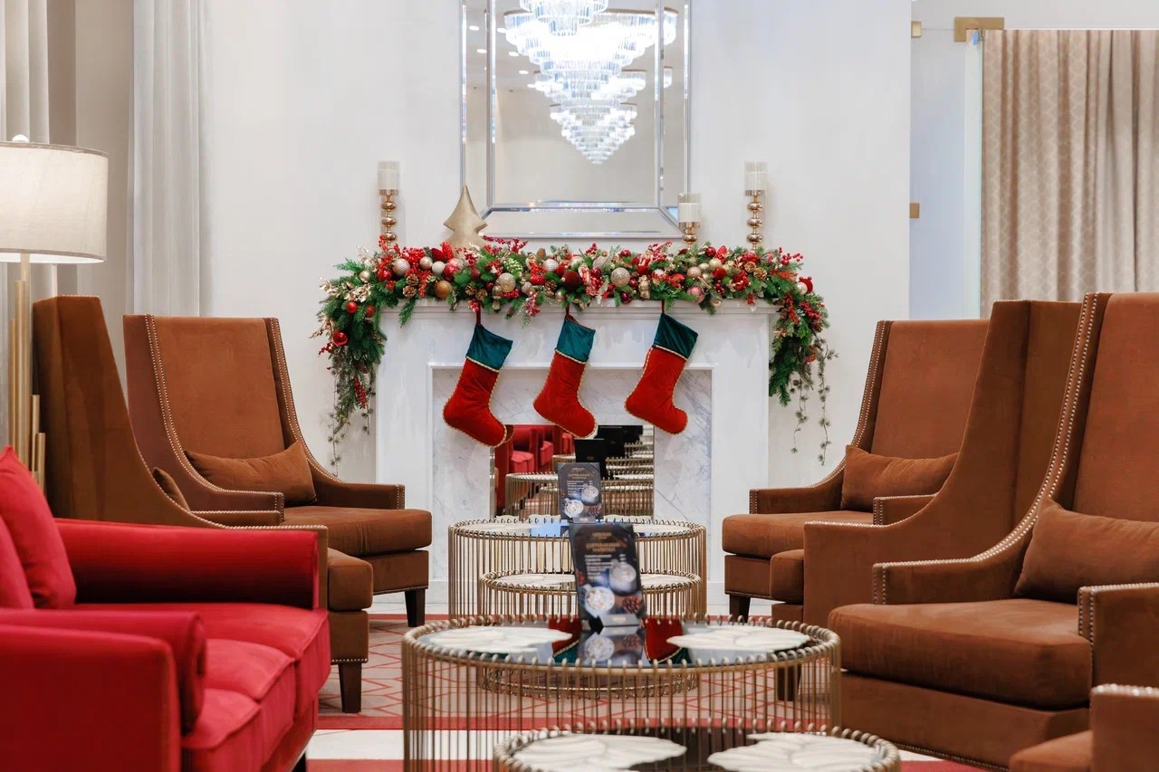 Основной зал ресторан Lahta Plaza