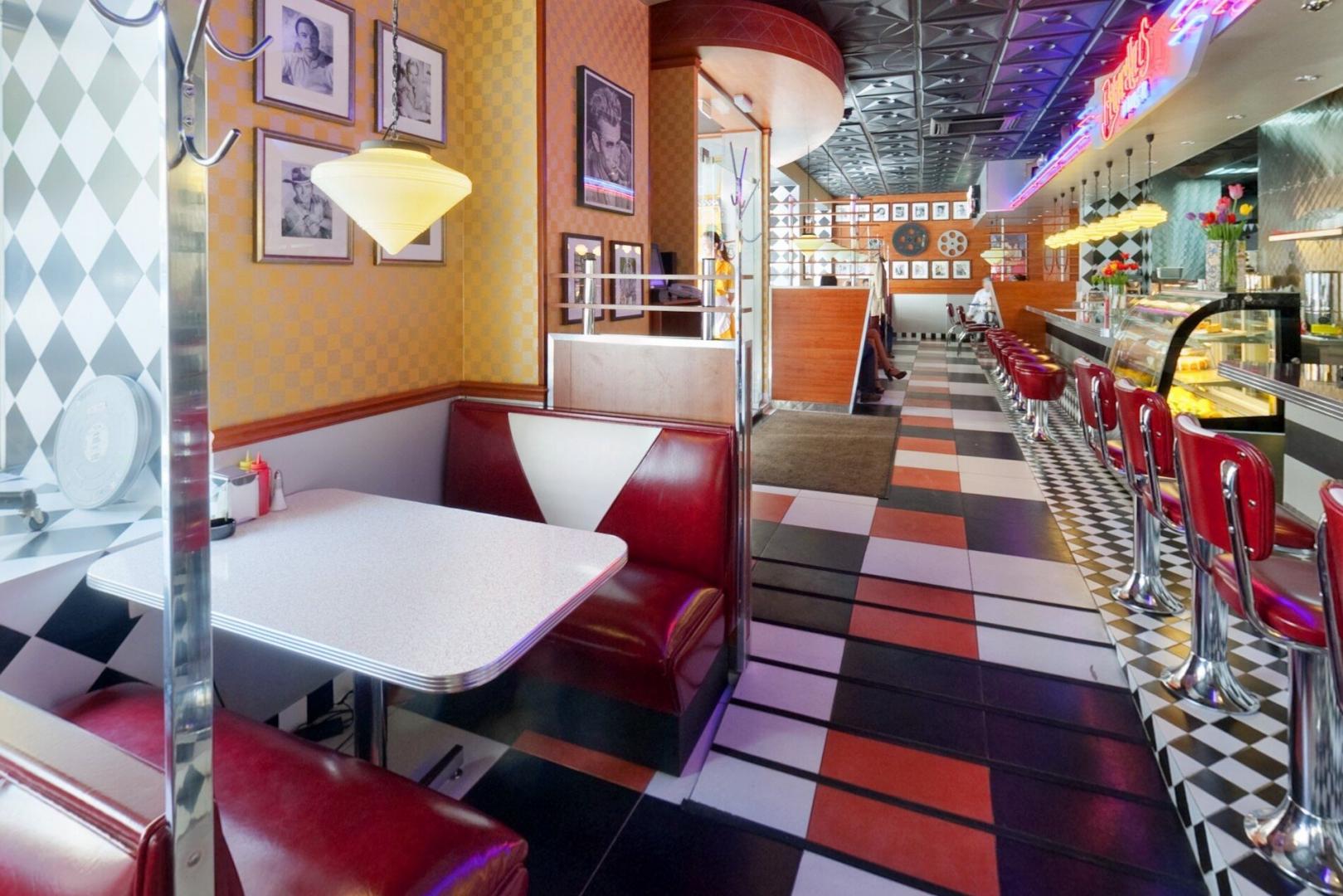 Интерьер ресторан Beverly Hills Diner