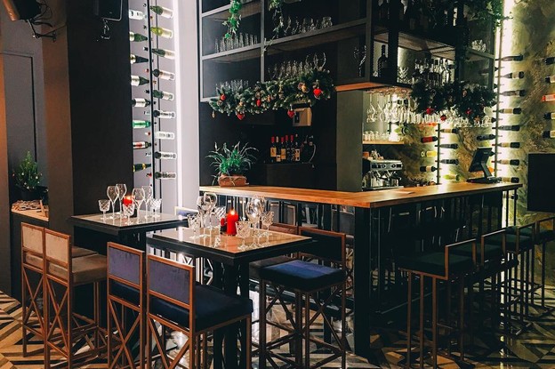 Интерьер ресторан Glasses of Wine