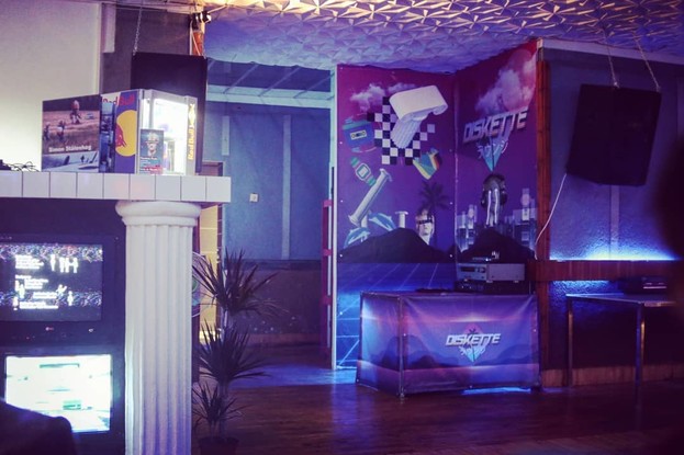 Интерьер бар Diskette Lounge