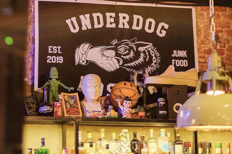 Интерьер кафе Underdog