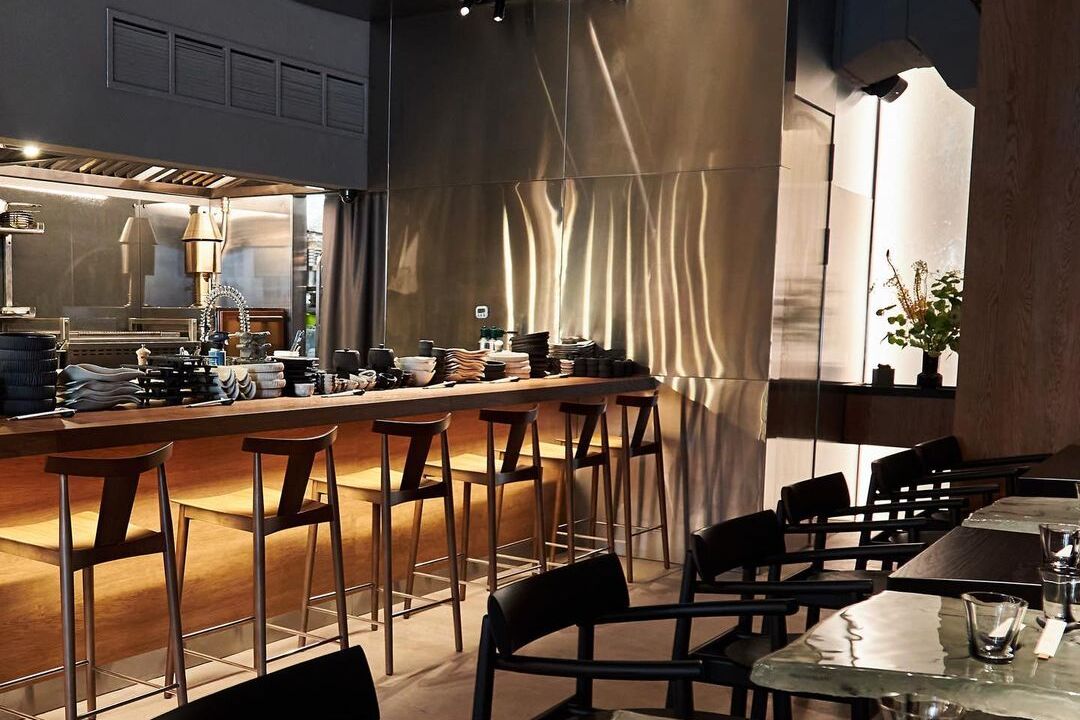 Интерьер ресторан Izzi Not Izakaya