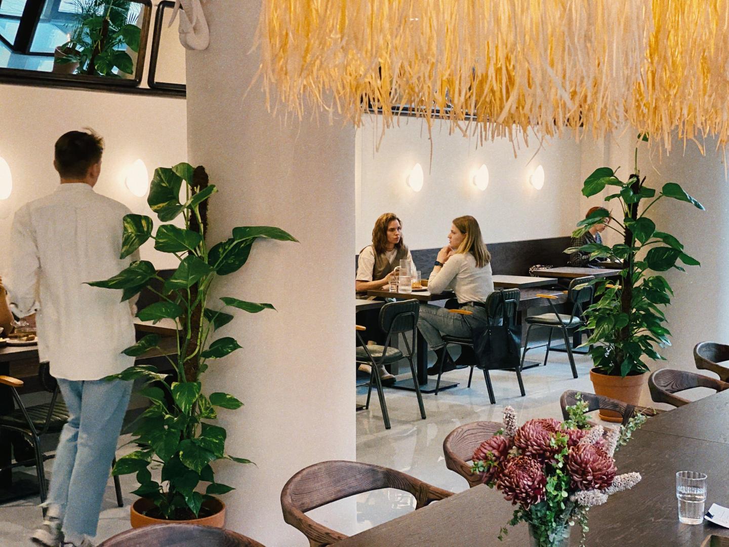 Интерьер кафе Ivory Garden