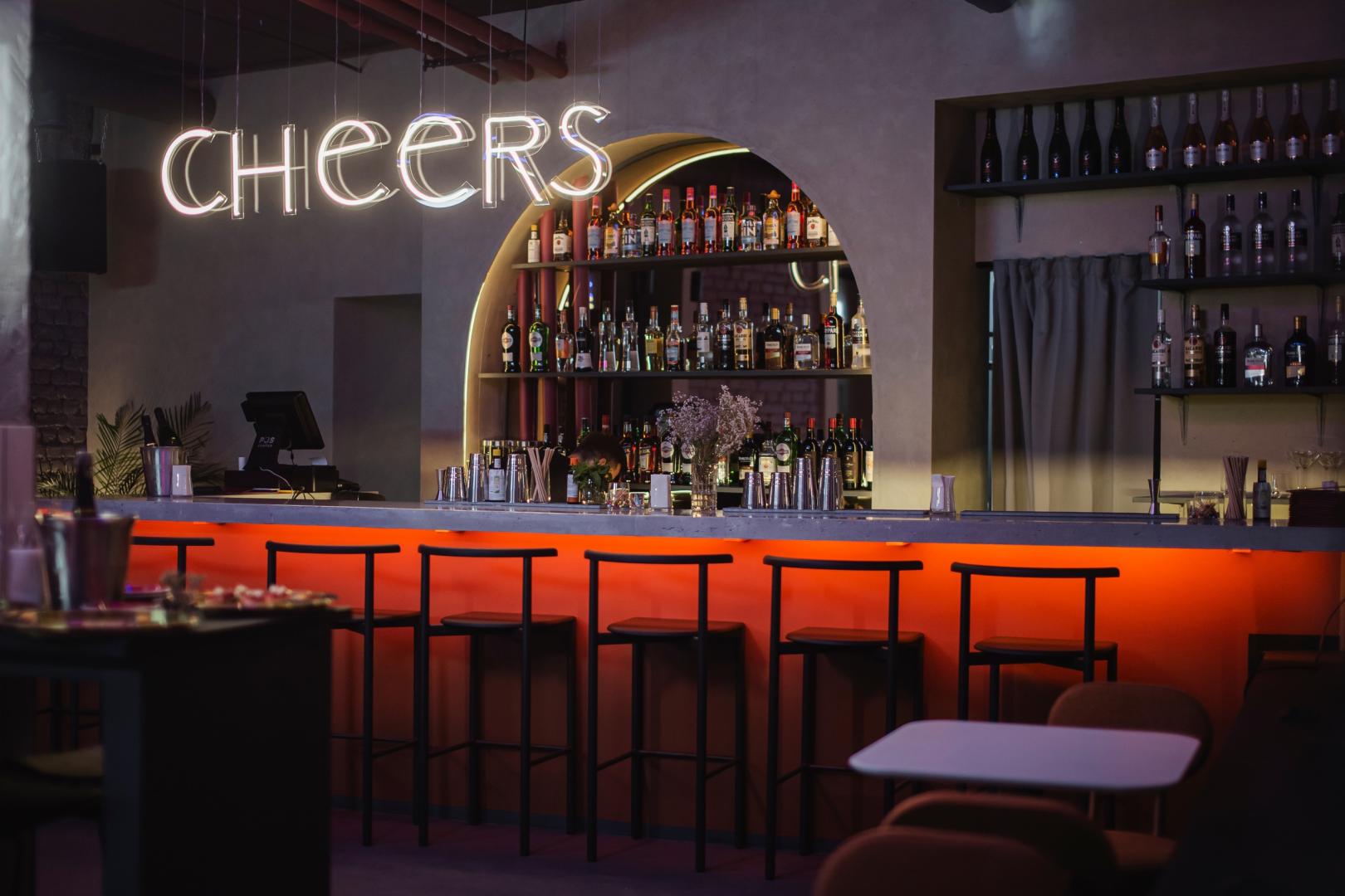 Интерьер бар Cheers