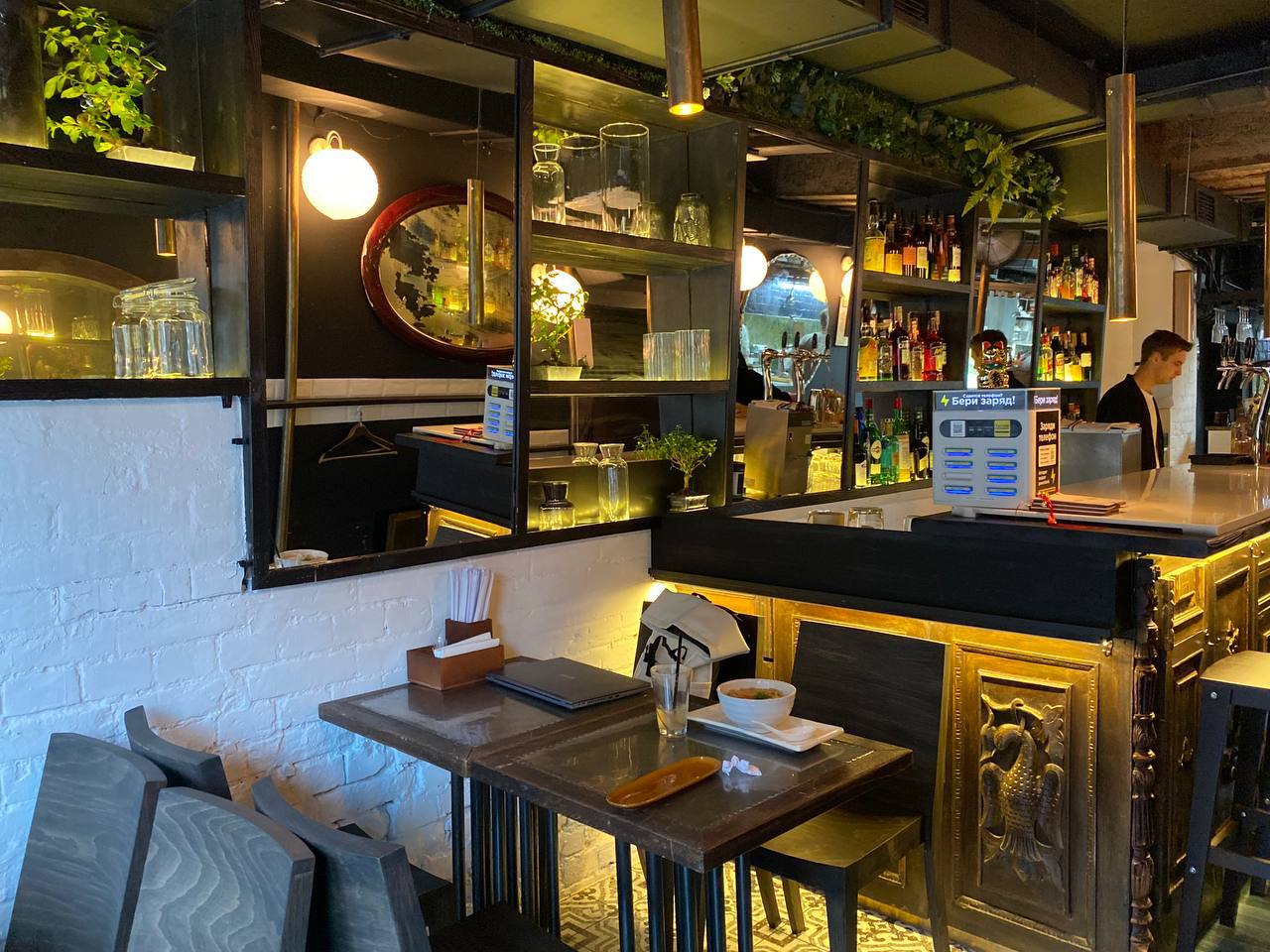 Интерьер кафе Gyoza Bar