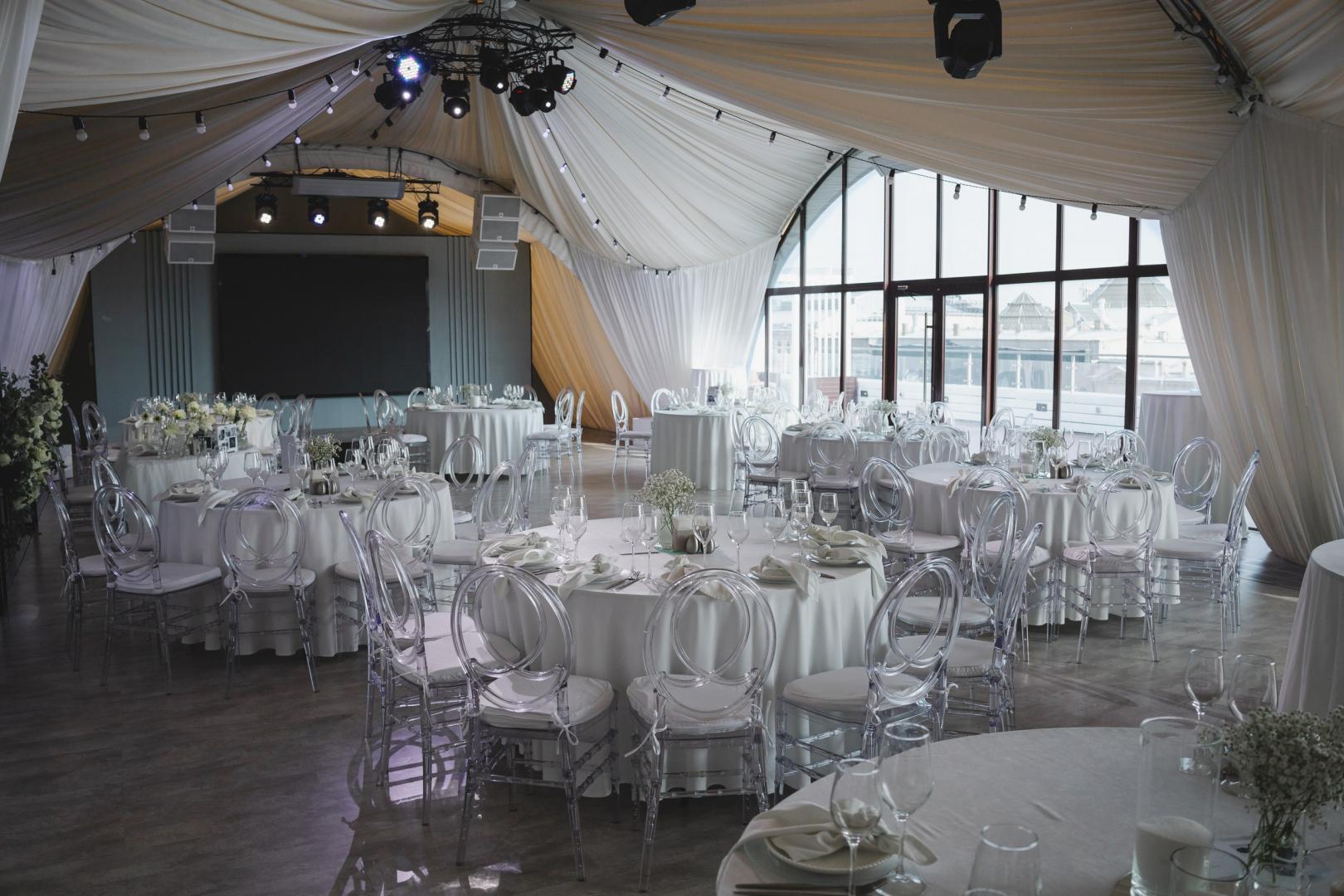 Интерьер банкетный зал Event Roof