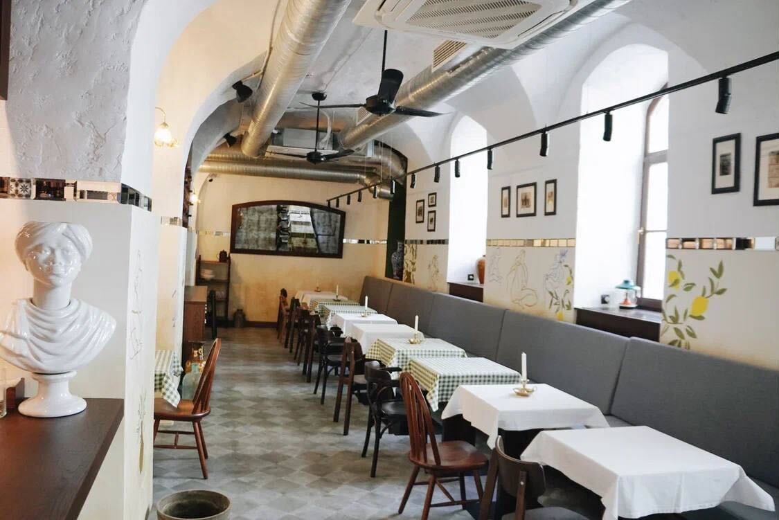 Интерьер ресторан Osteria by Mandy's