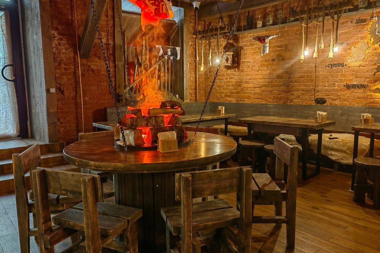 Интерьер паб Kilt & Seven Pints