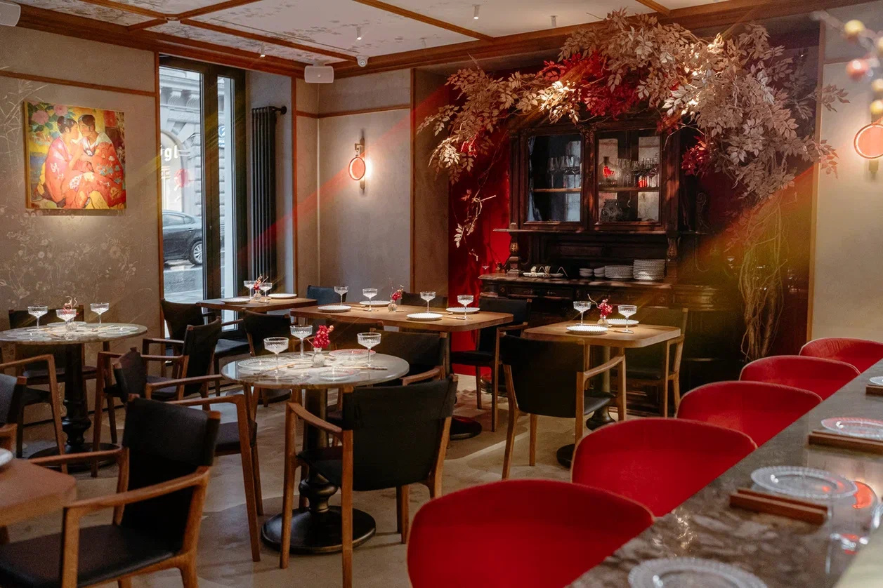Интерьер ресторан Oshi Izakaya. Emperor