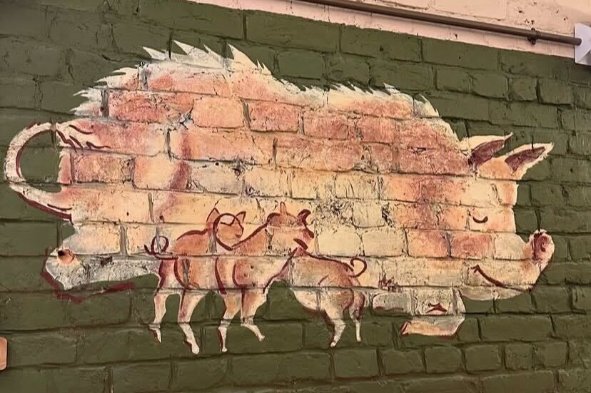 Интерьер кафе Pig out