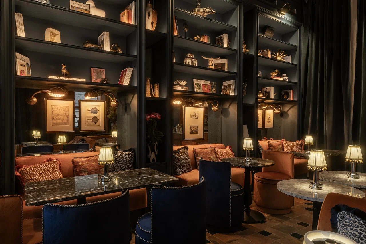 Интерьер бар Roots le Petit Bar