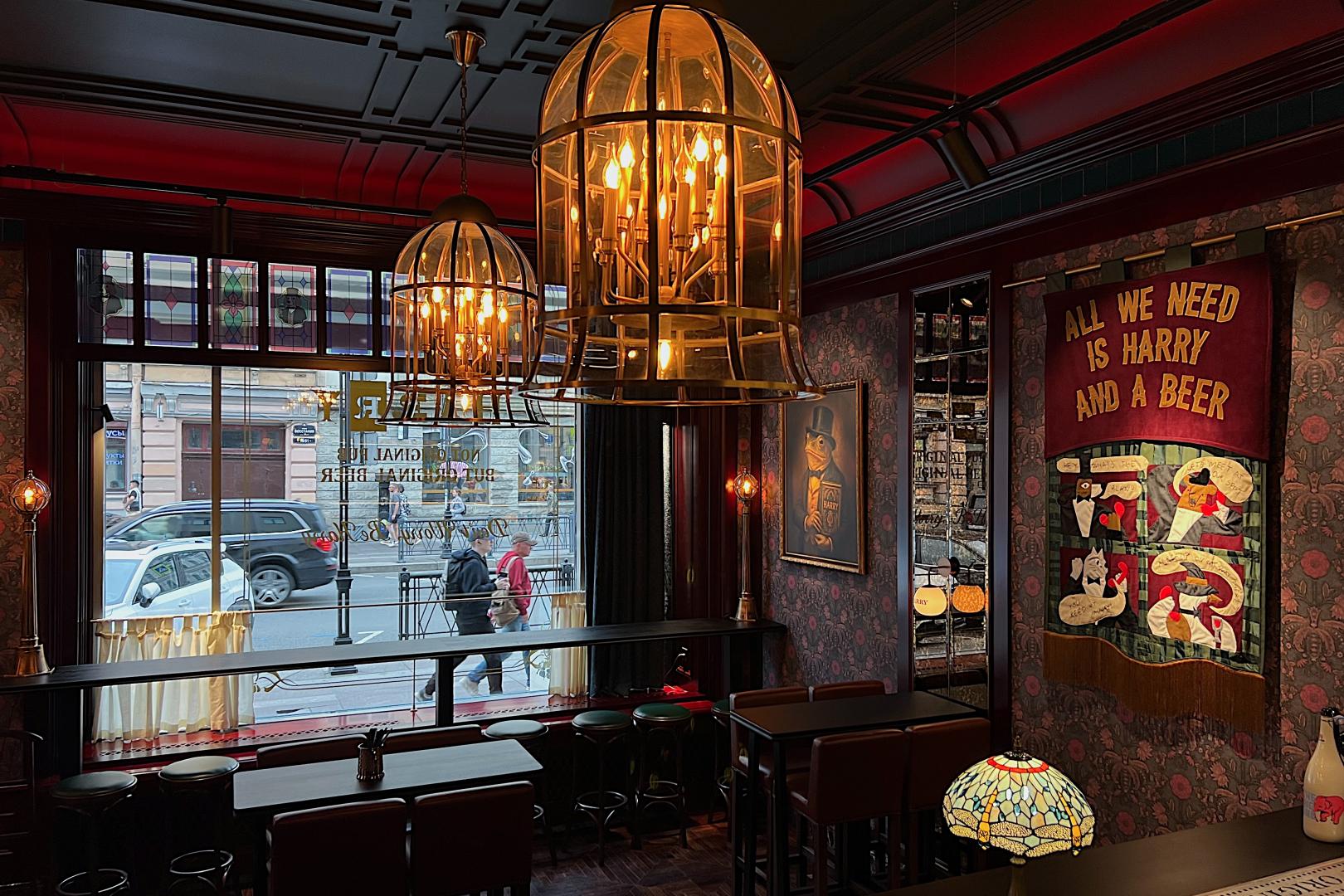 Интерьер паб Harry Not Original Pub
