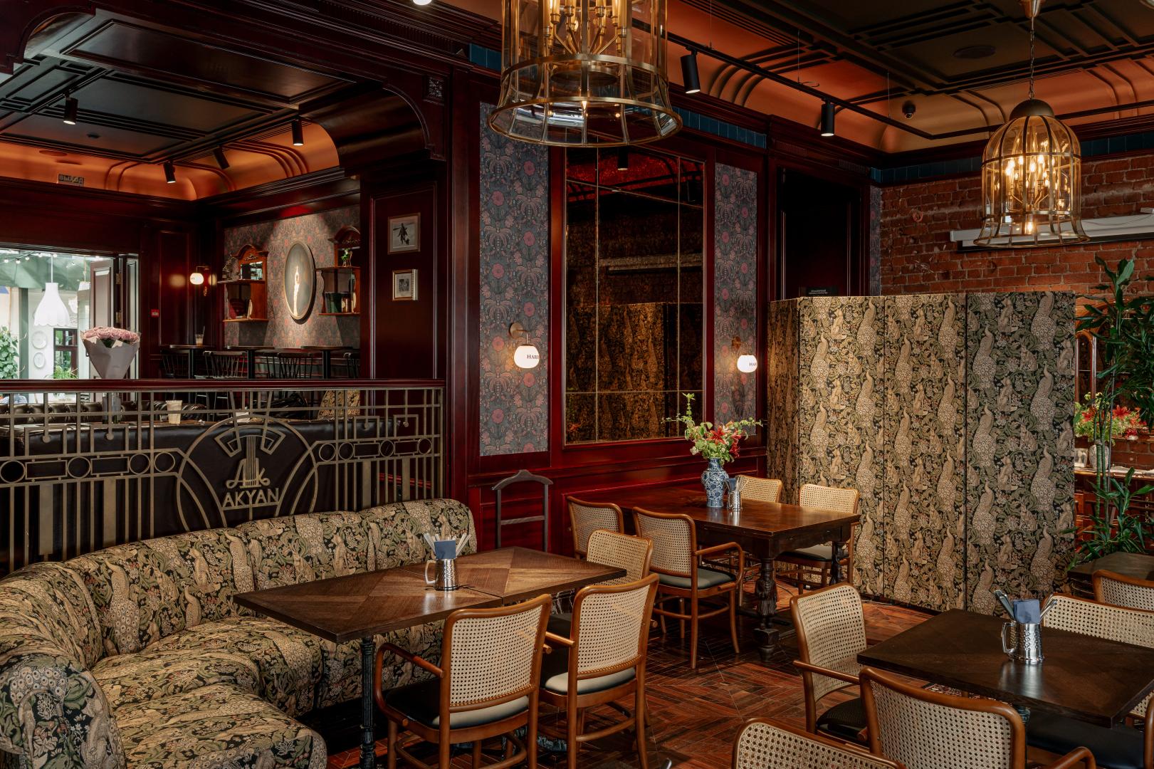 Интерьер паб Harry Not Original Pub