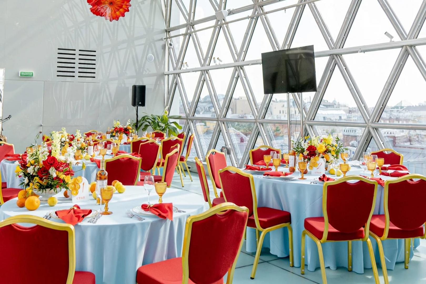 Интерьер банкетный зал Chihuly Hall