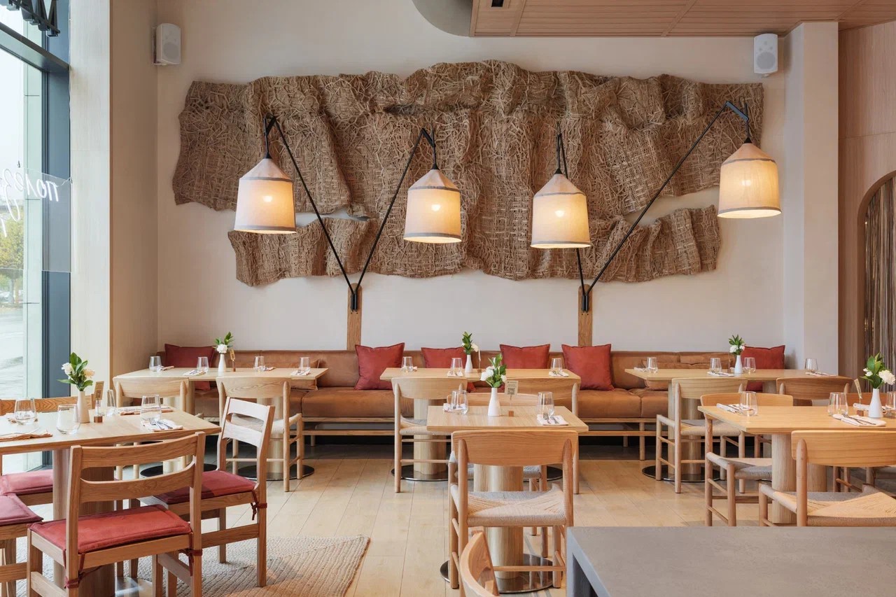 Интерьер ресторан M2 Органик клуб Слава