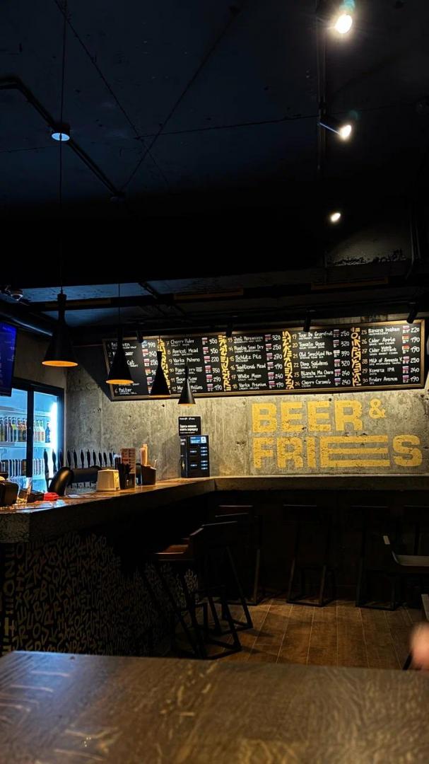 Интерьер бар Beer&Fries