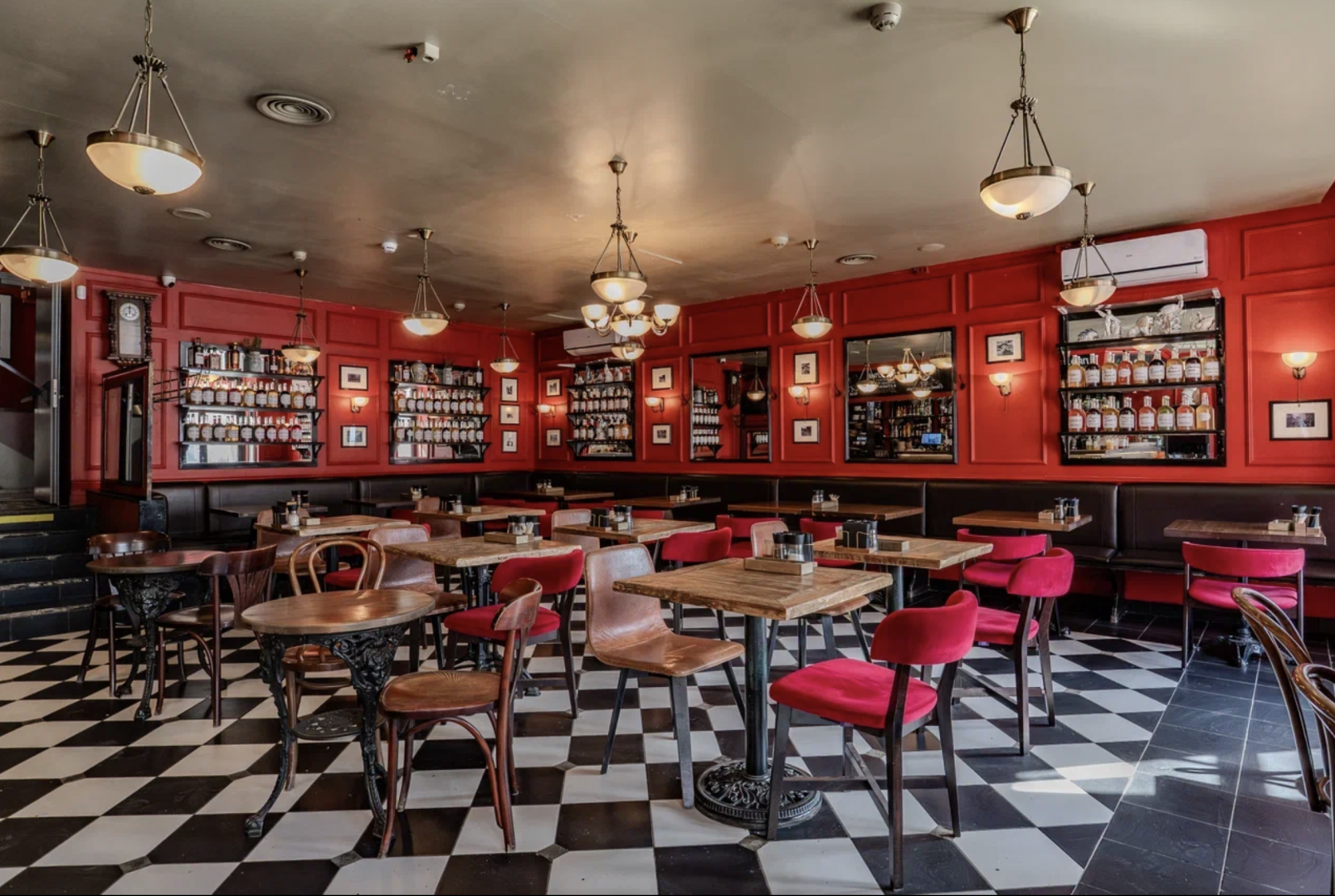 Интерьер бар Пролив