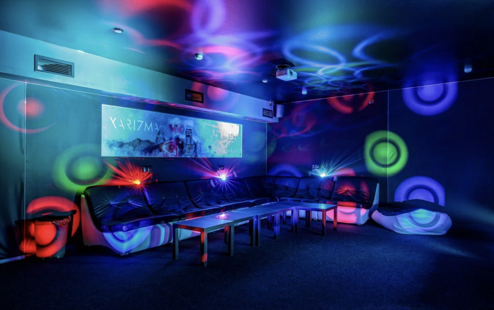 Интерьер клуб Friends Hall Харизма