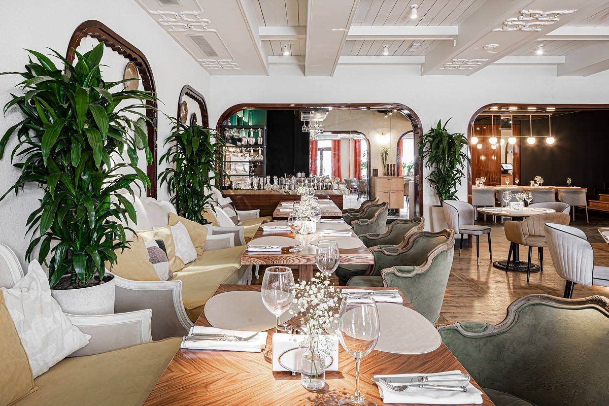 Джонджоли москва сити. Джон джоли москва. Метро таганская ресторан джонджоли. Кафе джон джоли москва. Джонджоли ул крылатские холмы 7 корп 2.