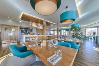 Дюжина устриц и бутылка вина по специальной цене