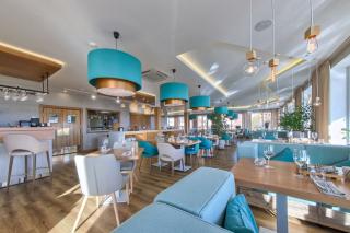 Дюжина устриц и бутылка вина по специальной цене