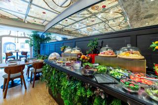 Бокал игристого и скидка 30% для женских компаний