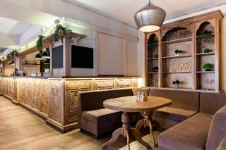 Ели на Ленинском