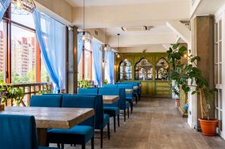 Ели на Ленинском