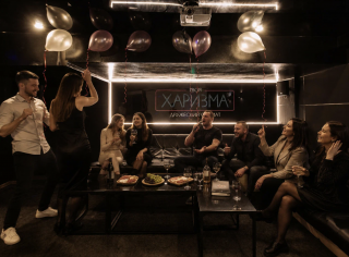 Friends Hall Харизма