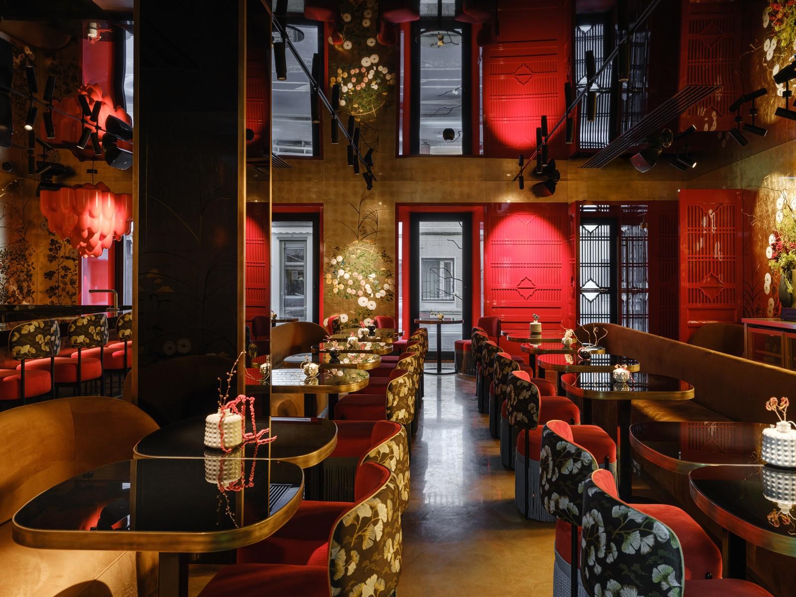 Люди в кафе. Ресторан москва тверской бульвар. Ресторан фамилия краснодар стасова 189/1. Ресторан с умеренными ценами. Красивые рестораны москвы.