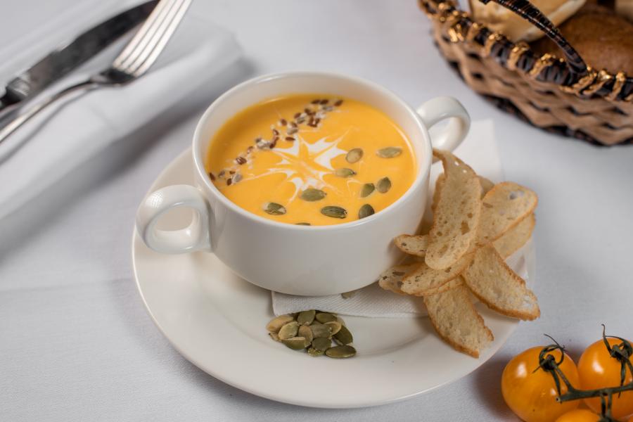 Постный крем-суп из тыквы с хрустящей чиабаттой
