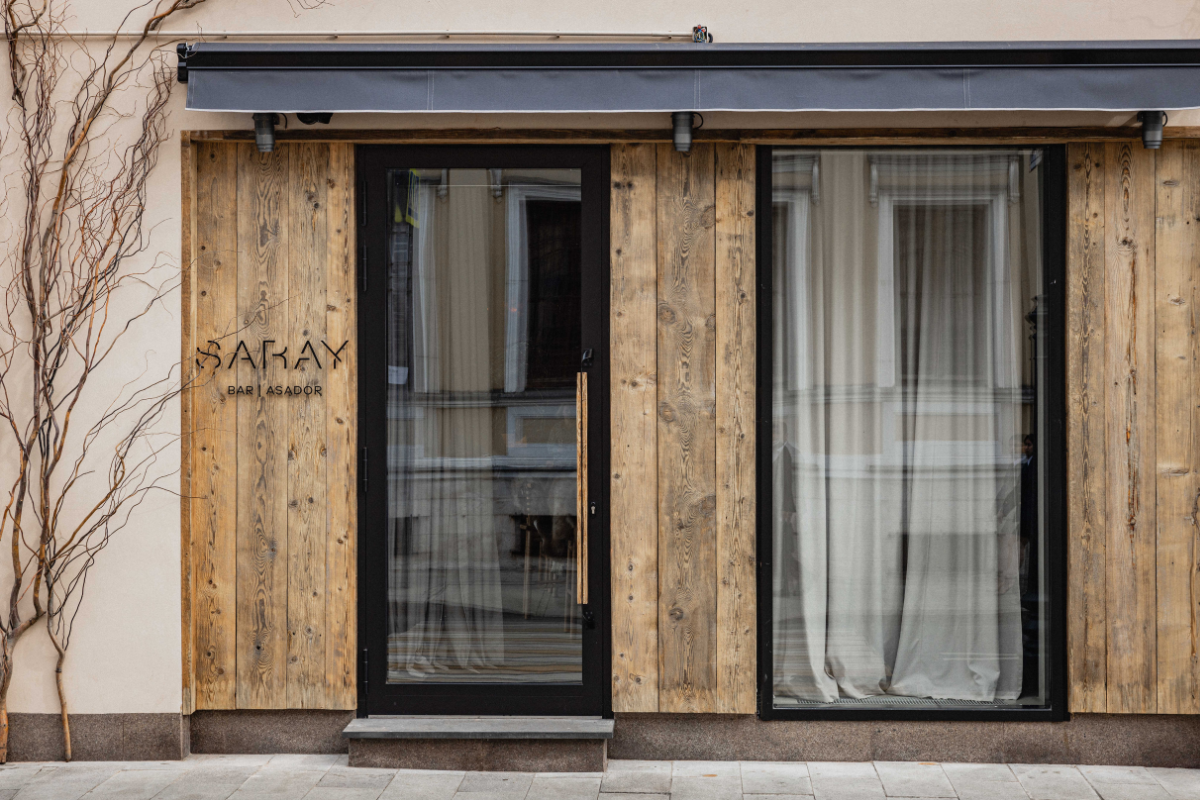 В Гранатном переулке открылся ресторан Saray